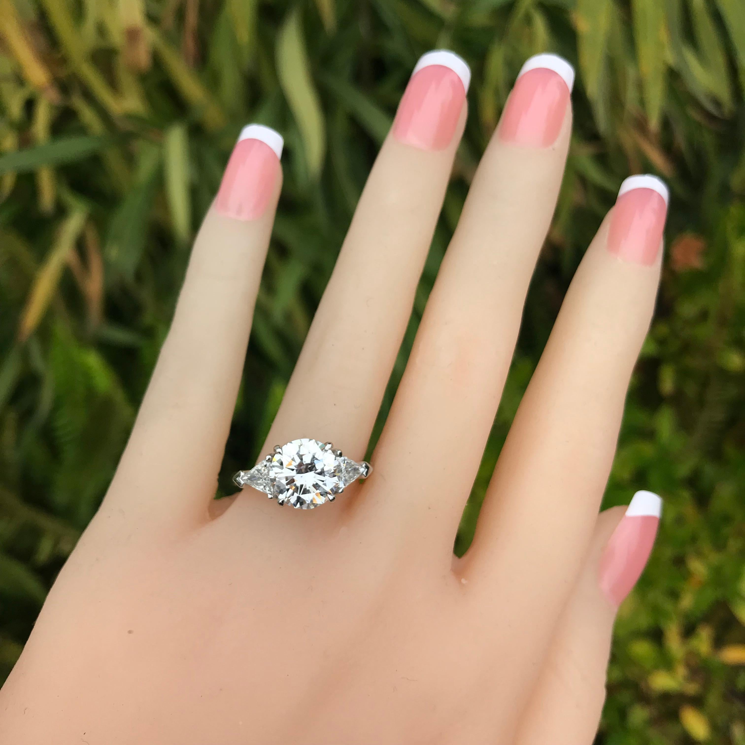 Runder Diamant- oder Hochzeits-Verlobungsring, 3,2 Karat, dreisteiniger Ring (Moderne) im Angebot