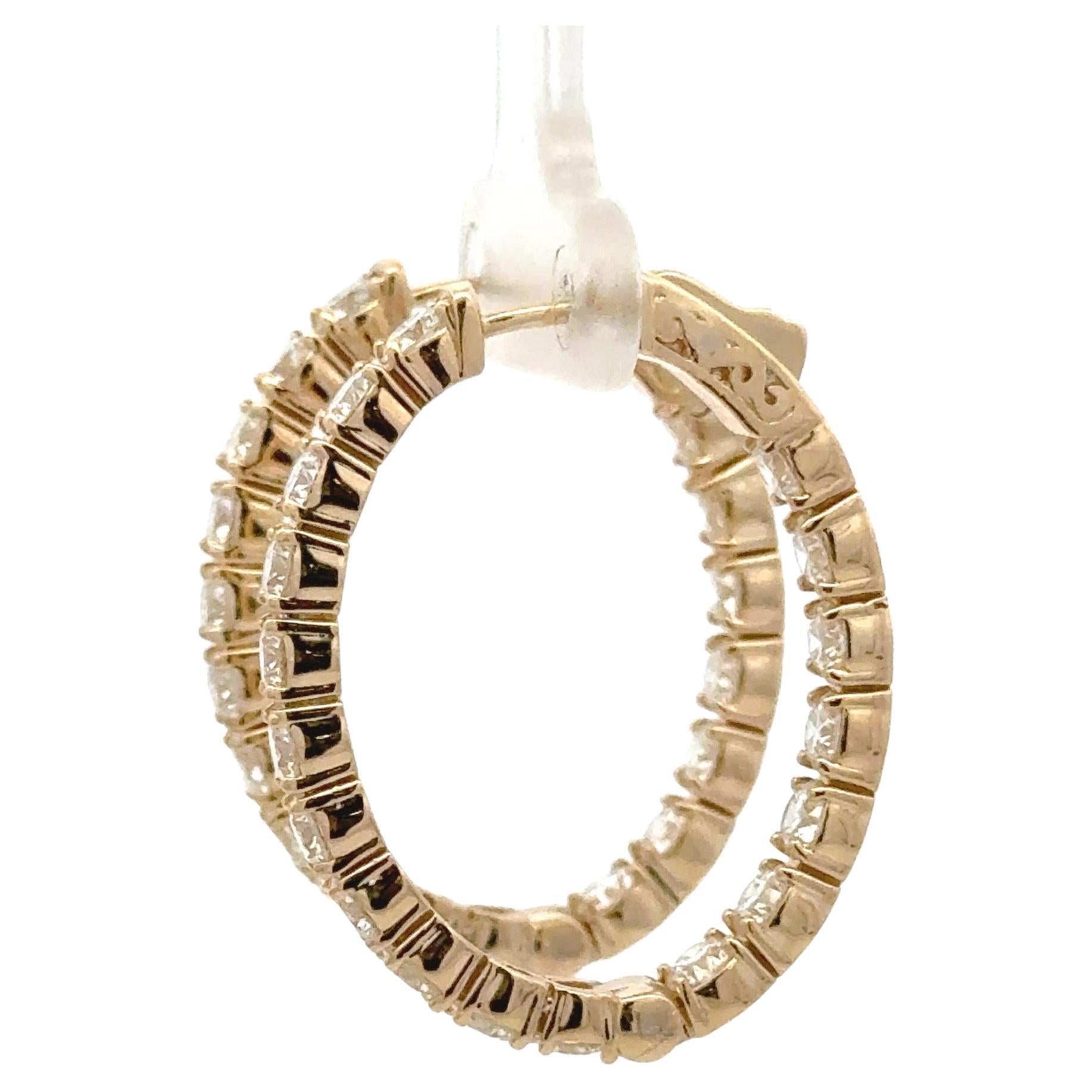 Contemporain Boucles d'oreilles diamant rond de forme ovale 5.09 Carats 14KT Gold Average 0.14 CTS en vente