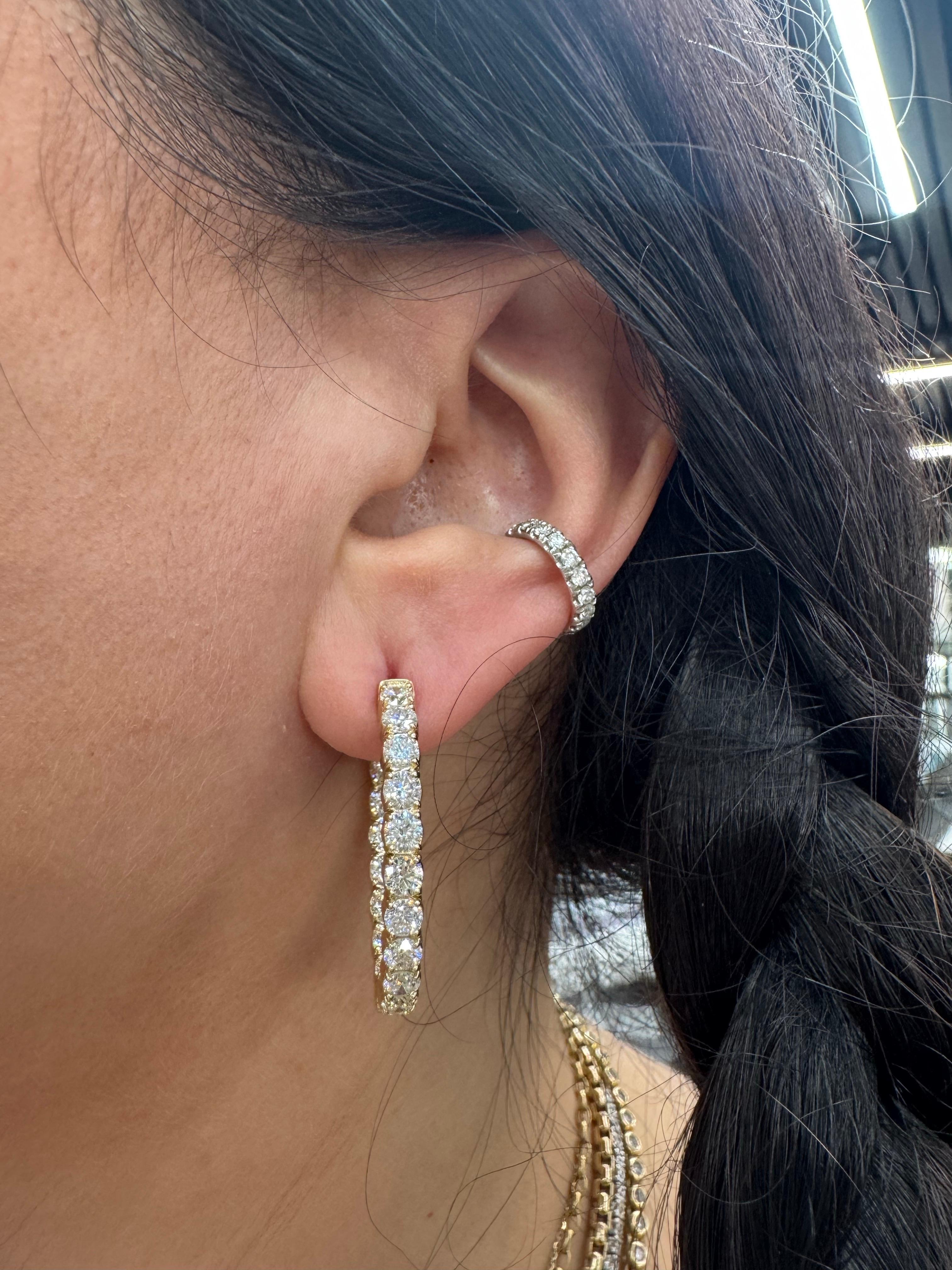 Taille ronde Boucles d'oreilles diamant rond de forme ovale 5.09 Carats 14KT Gold Average 0.14 CTS en vente