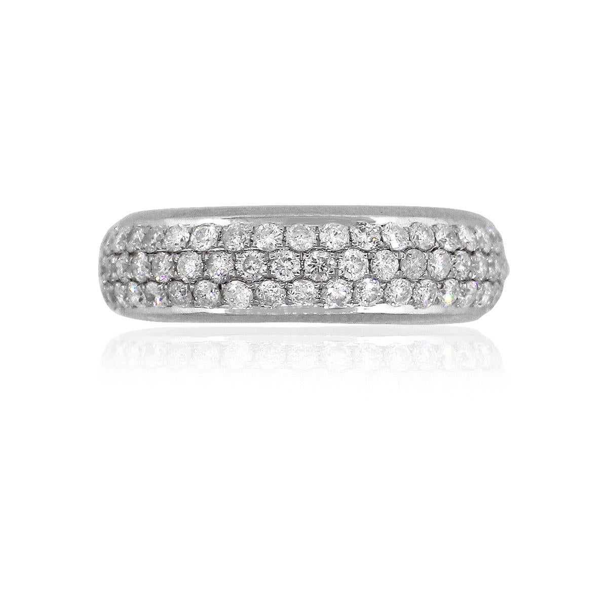 Donna Fascia per l'eternità con diamante rotondo e pavé in vendita