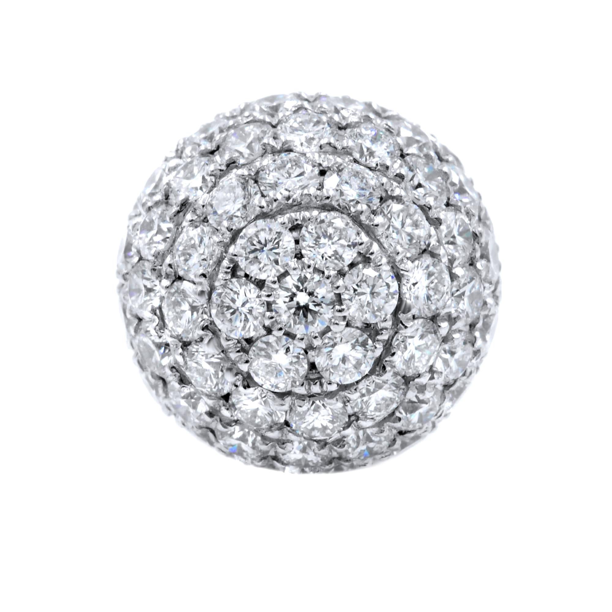 Breathtaking diamond pave radiant solid-gold spheres that top a pair of memorable yet versatile stud earrings.
Post back.
Handcrafted.
Total diamond weight: 5.62ct.
Color: G-H.
Clarity: VS2-SI1.
18K white gold 6.31gm
