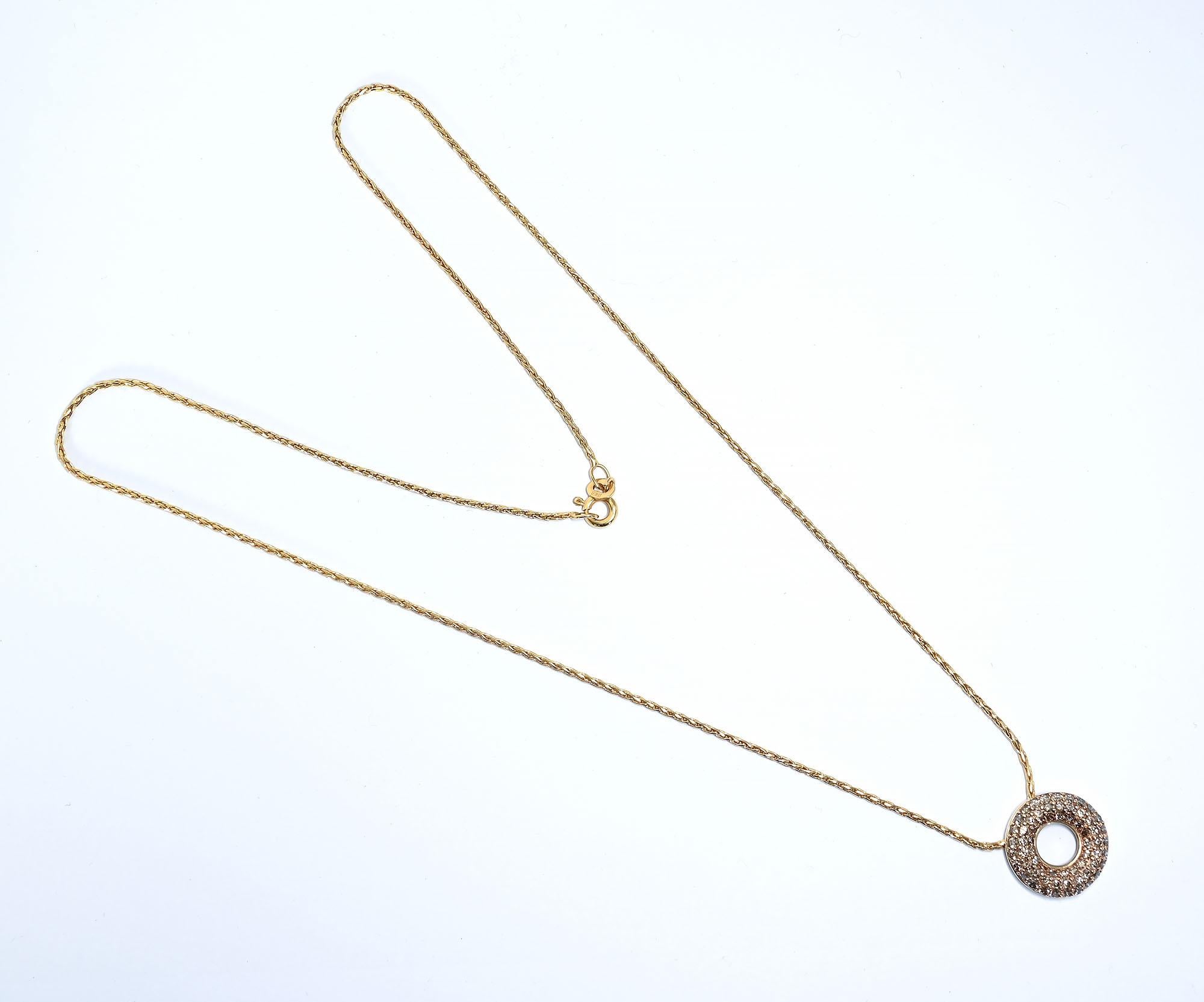 Contemporain Collier à pendentif diamant rond en vente