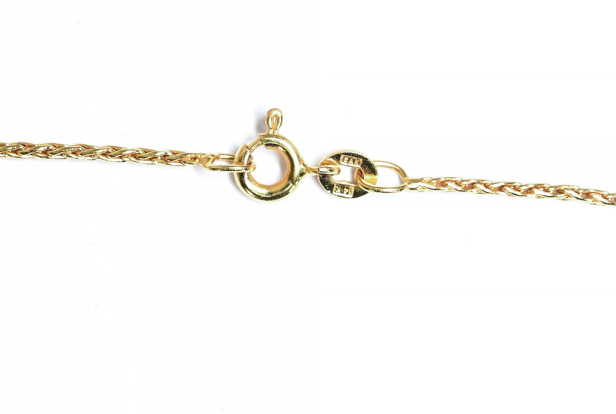 Round Diamond Pendant Necklace For Sale 1