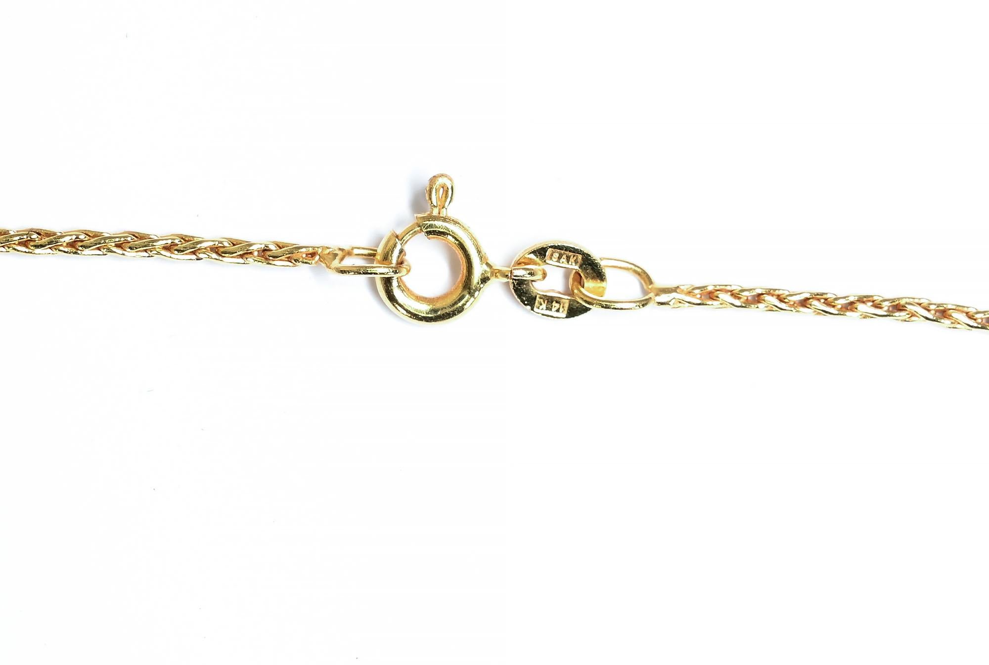 Collier à pendentif diamant rond en vente 1