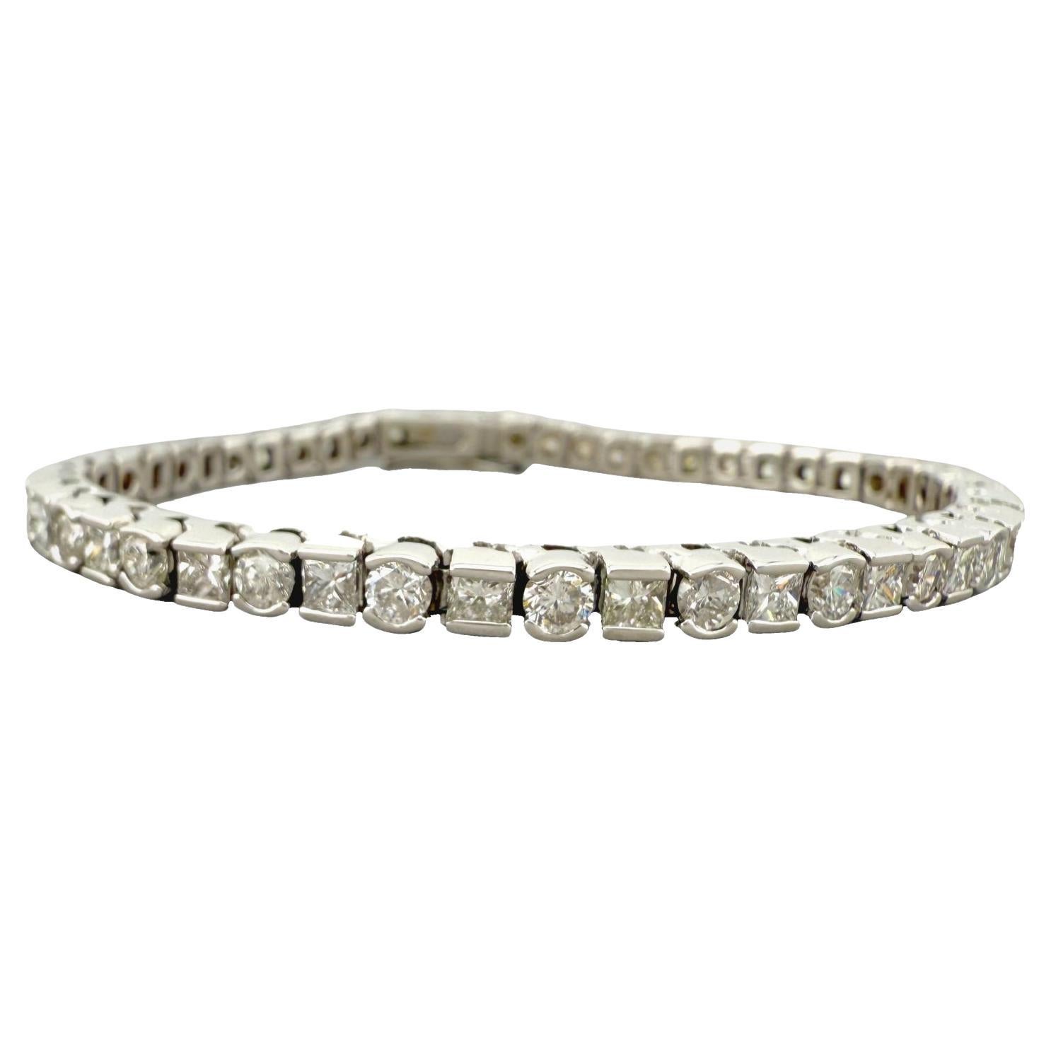 Bracelet de tennis serti de diamants ronds et de diamants de taille princesse en or blanc 14kt