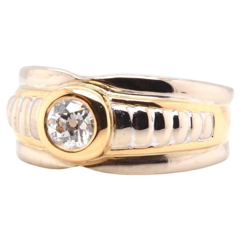 Round diamond ring in 18k gold For Sale at 1stDibs