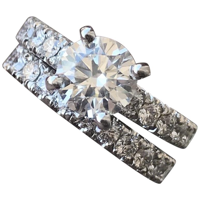 Runder Diamantring mit passendem halben Ewigkeitsring im Angebot