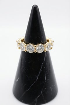 Round Diamond Scalloped Eternity Band in 18K Yellow Gold