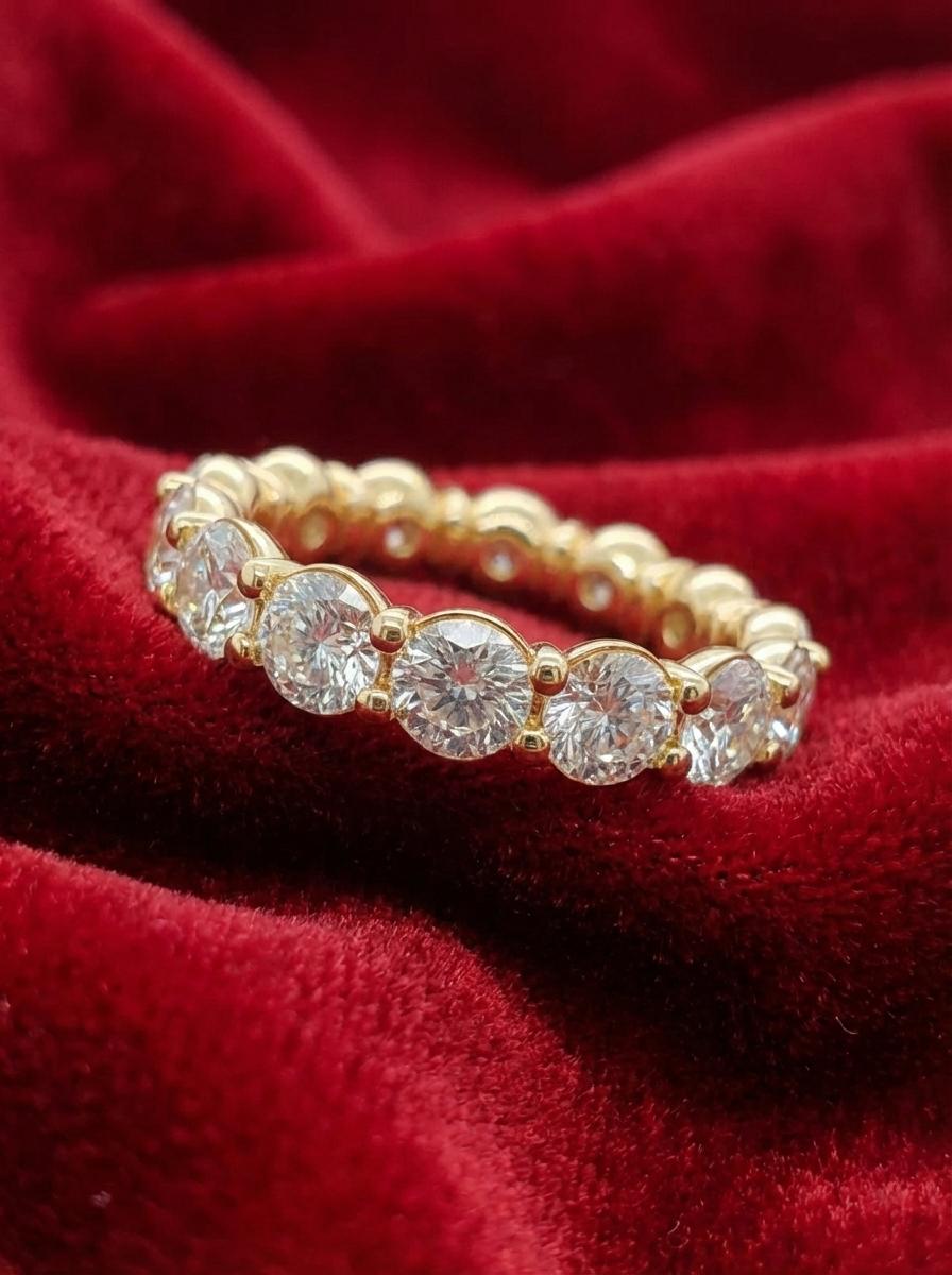 Round Diamond Scalloped Eternity Band in 18K Yellow Gold (Rundschliff) im Angebot