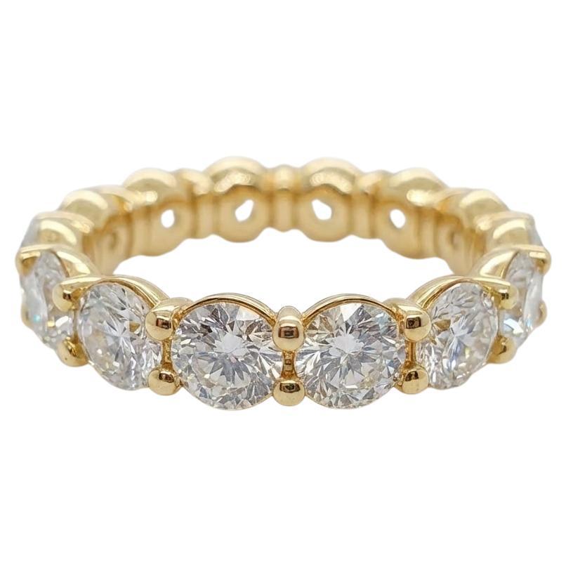 Round Diamond Scalloped Eternity Band in 18K Yellow Gold