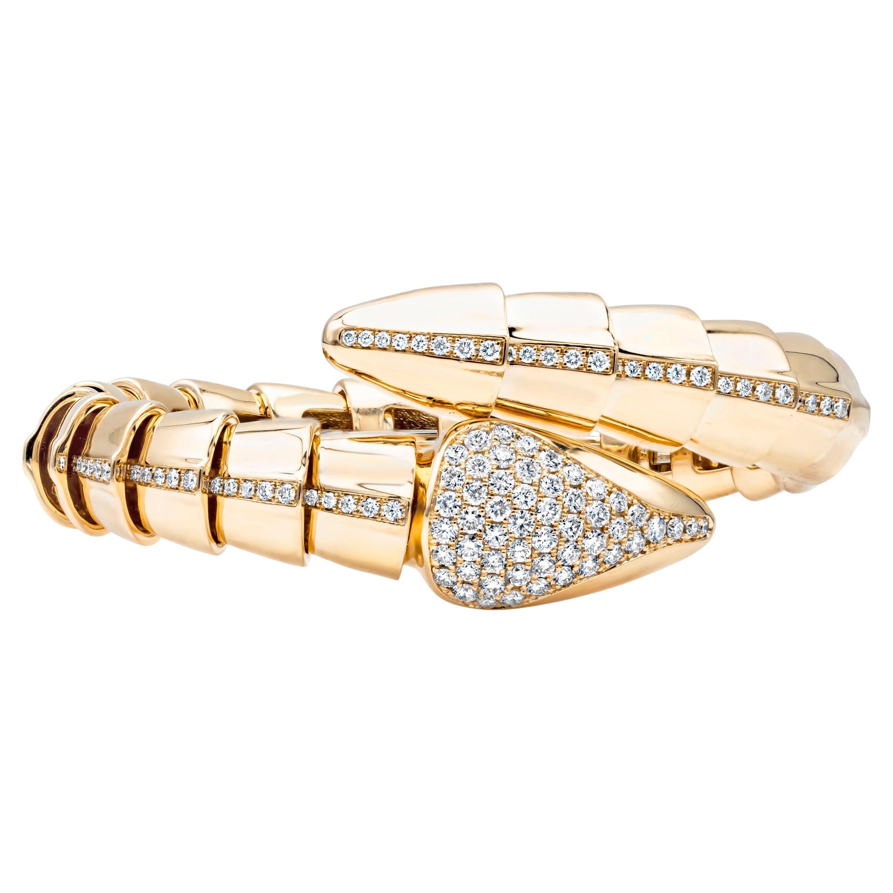 1.74 Karat runder Diamant im Brillantschliff Serpentin-Manschettenarmband aus Gelbgold im Angebot
