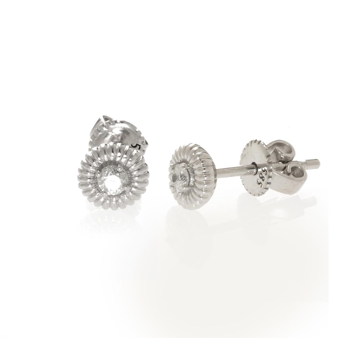 Round brilliant diamond earrings in 14 k white gold.

5mm diameter.