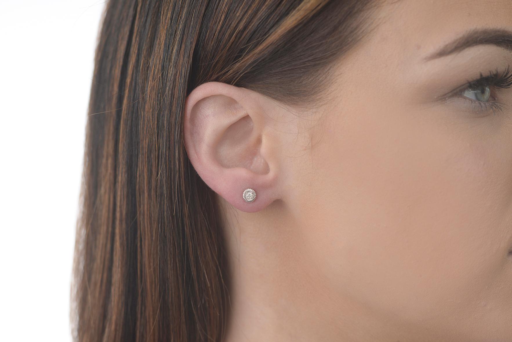 Runde Solitär-Ohrringe mit Diamanten für Damen oder Herren im Angebot