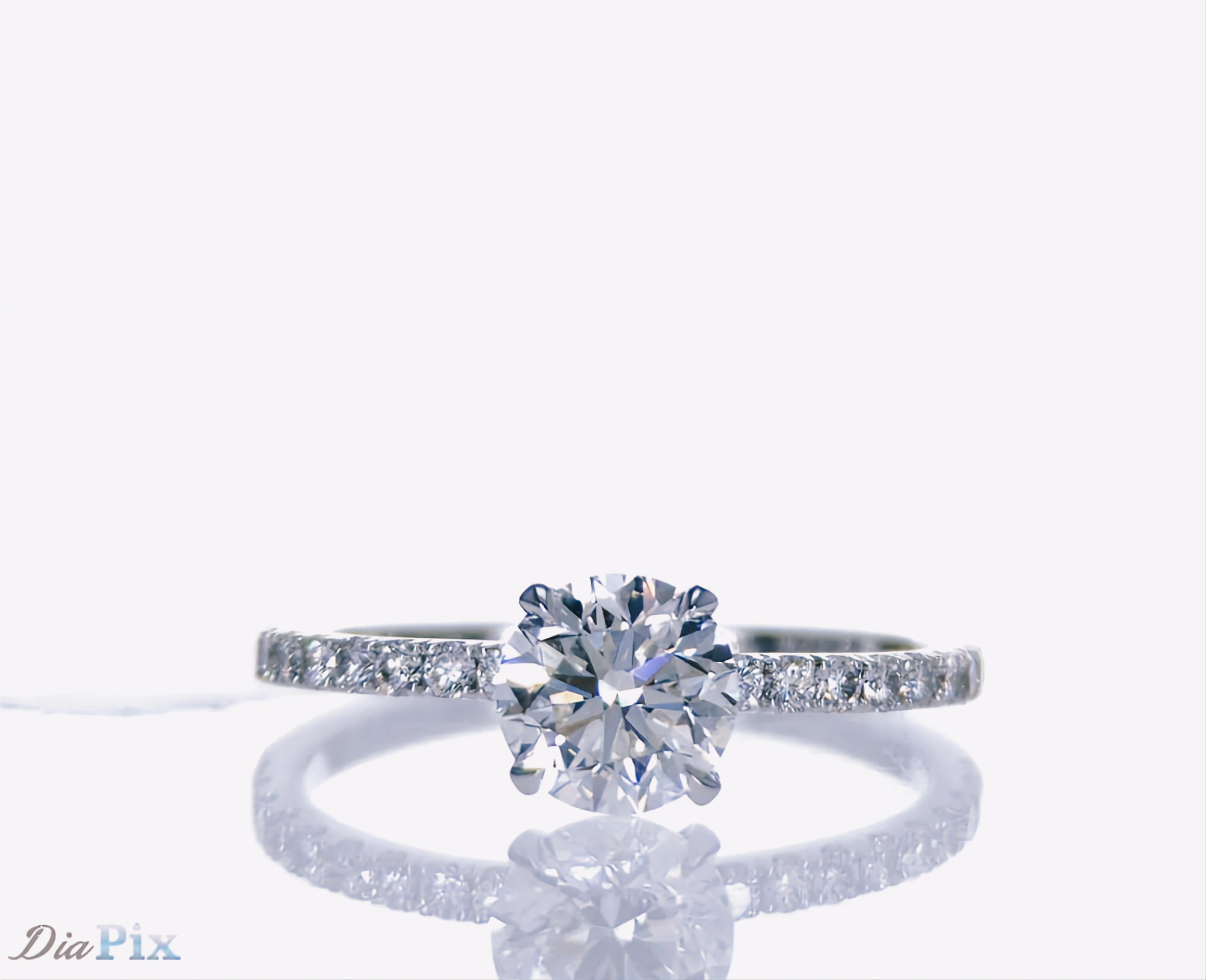 Round Diamond Solitaire Engagement Ring In New Condition For Sale In רמת גן, IL