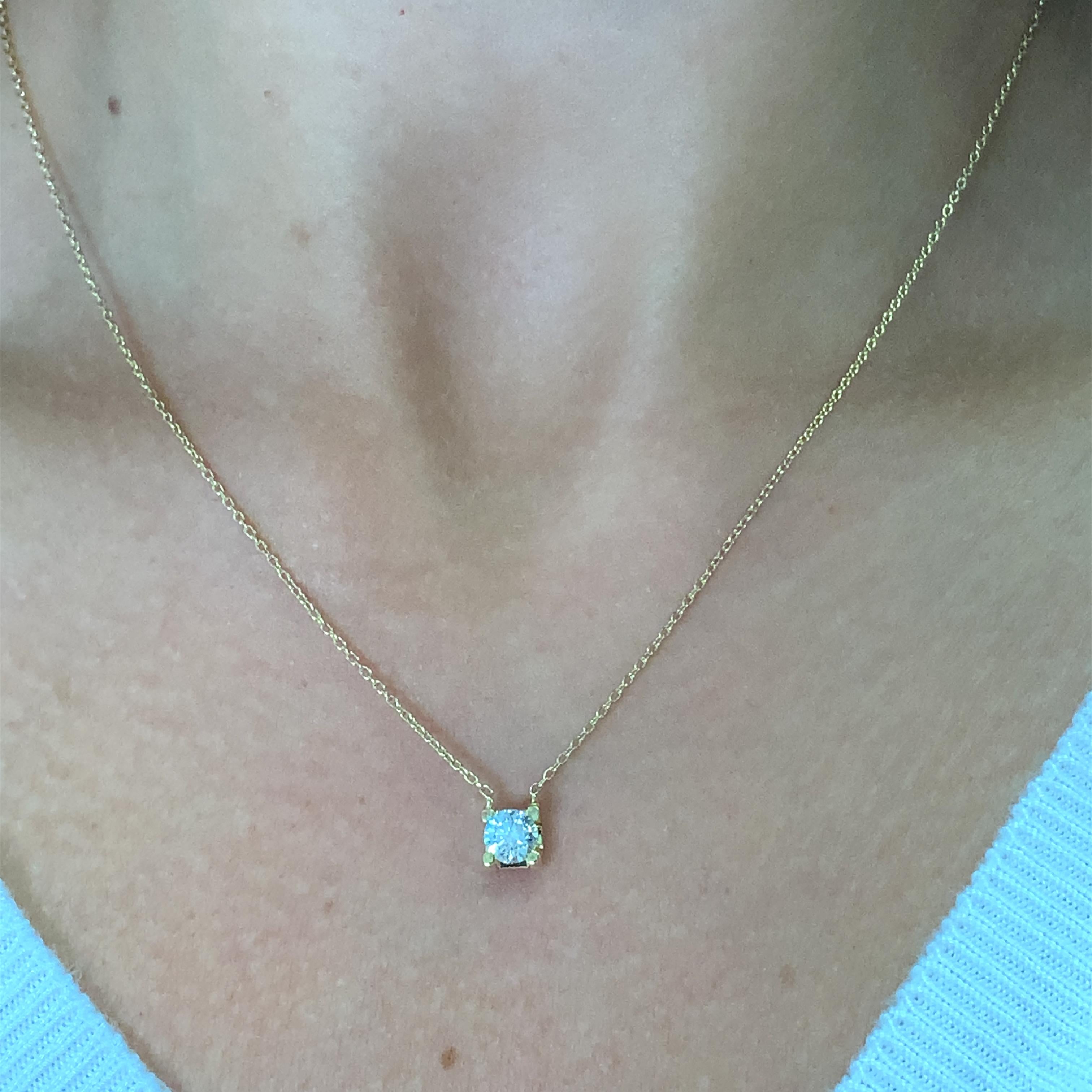 Collar colgante diamante redondo solitario certificado GIA oro amarillo 18k Moderno en venta