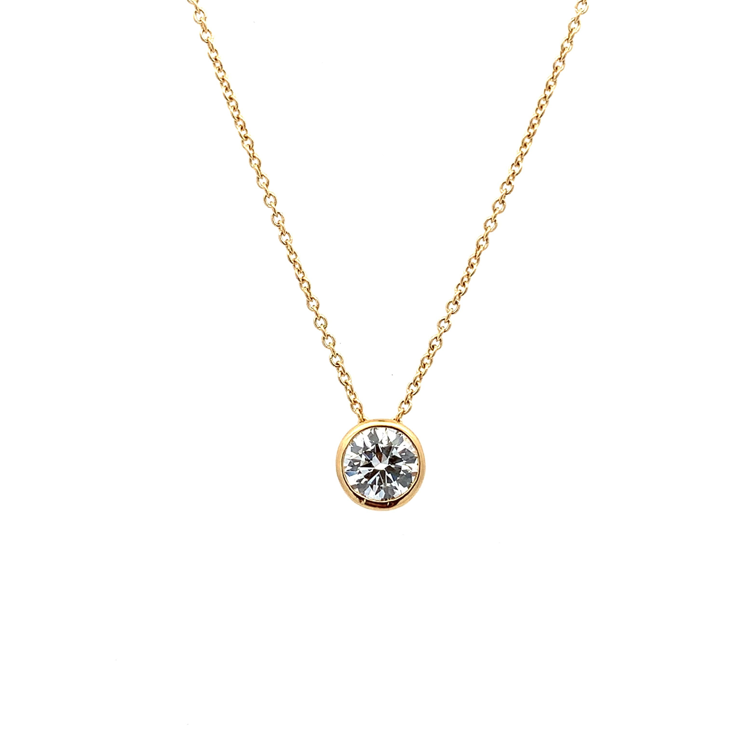 Collier solitaire en or jaune 18 carats avec diamants ronds Neuf - En vente à London, GB