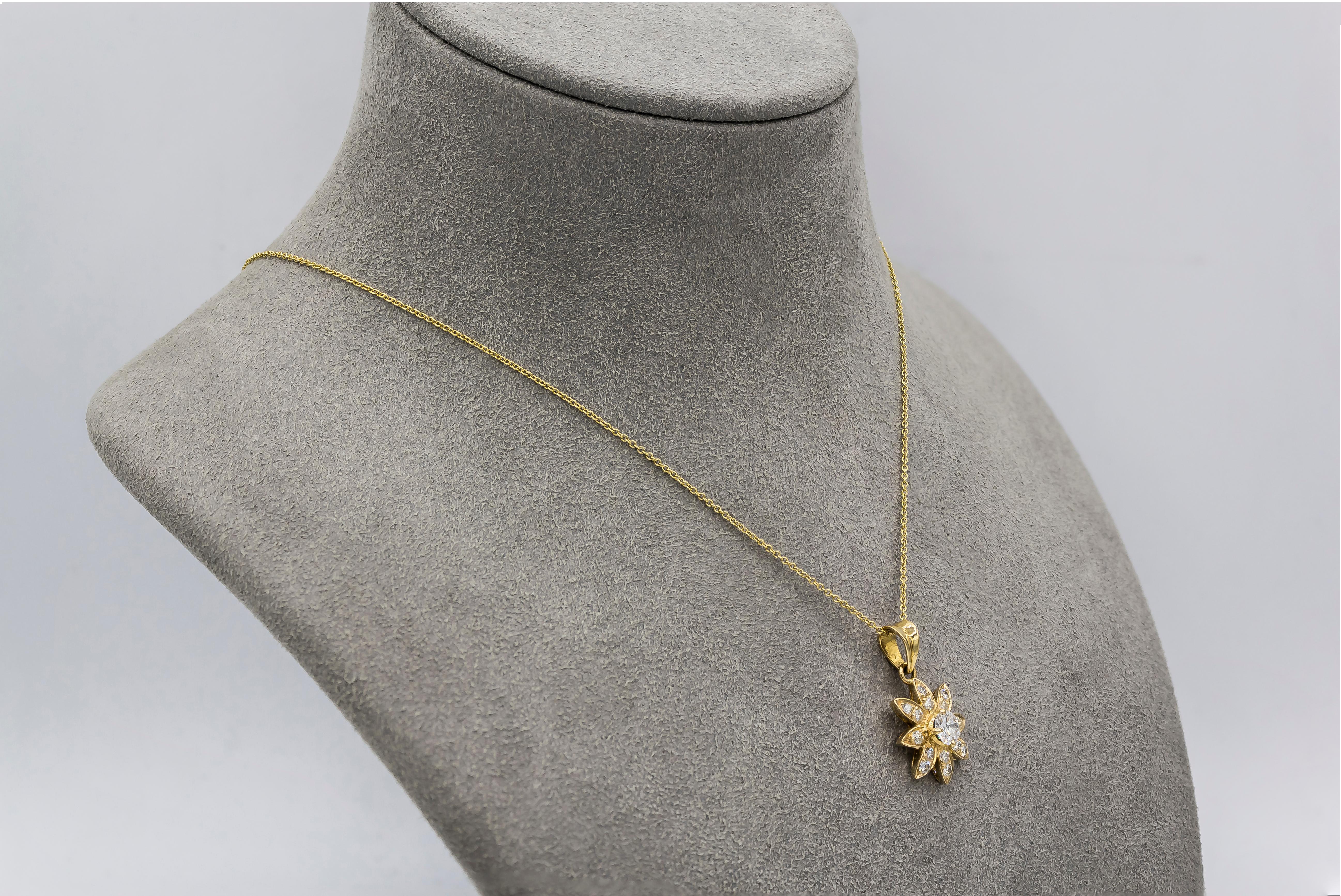 Women's Roman Malakov 0.84 Carats Brilliant Round Diamond Starburst Pendant Necklace For Sale