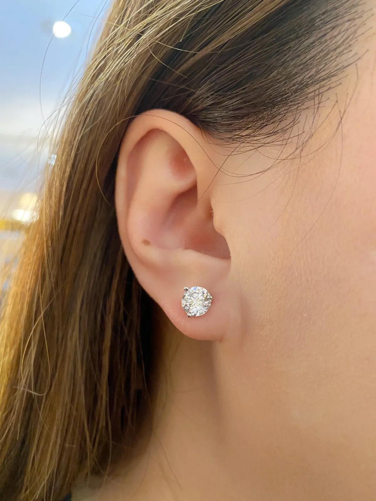 Modern Round Diamond Stud Earrings 2.22 Carats GIA Certified in 18k White Gold For Sale