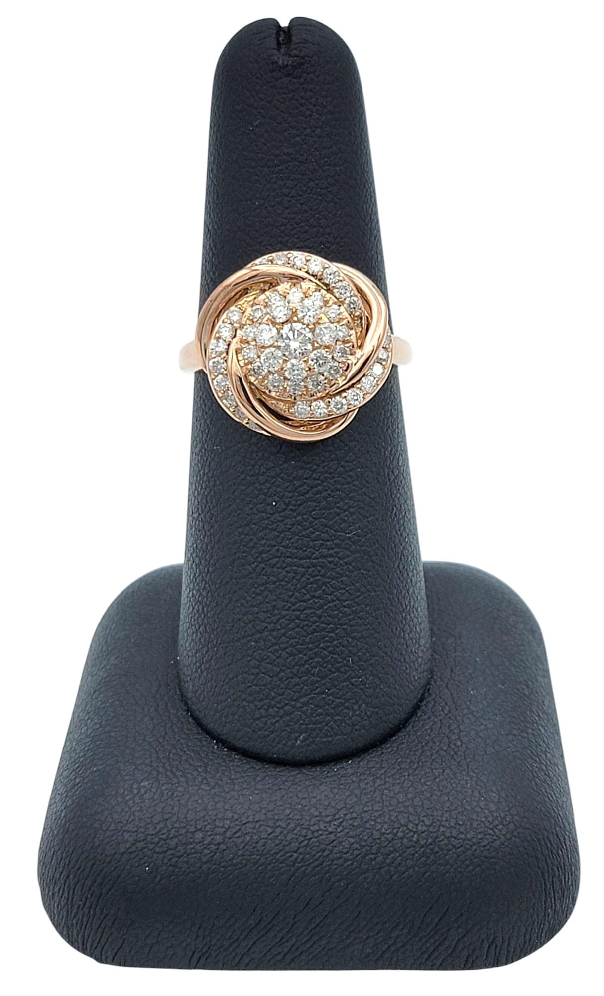 Anello da cocktail con motivo a vortice di diamanti rotondi in oro rosa lucido 14 carati in vendita 6
