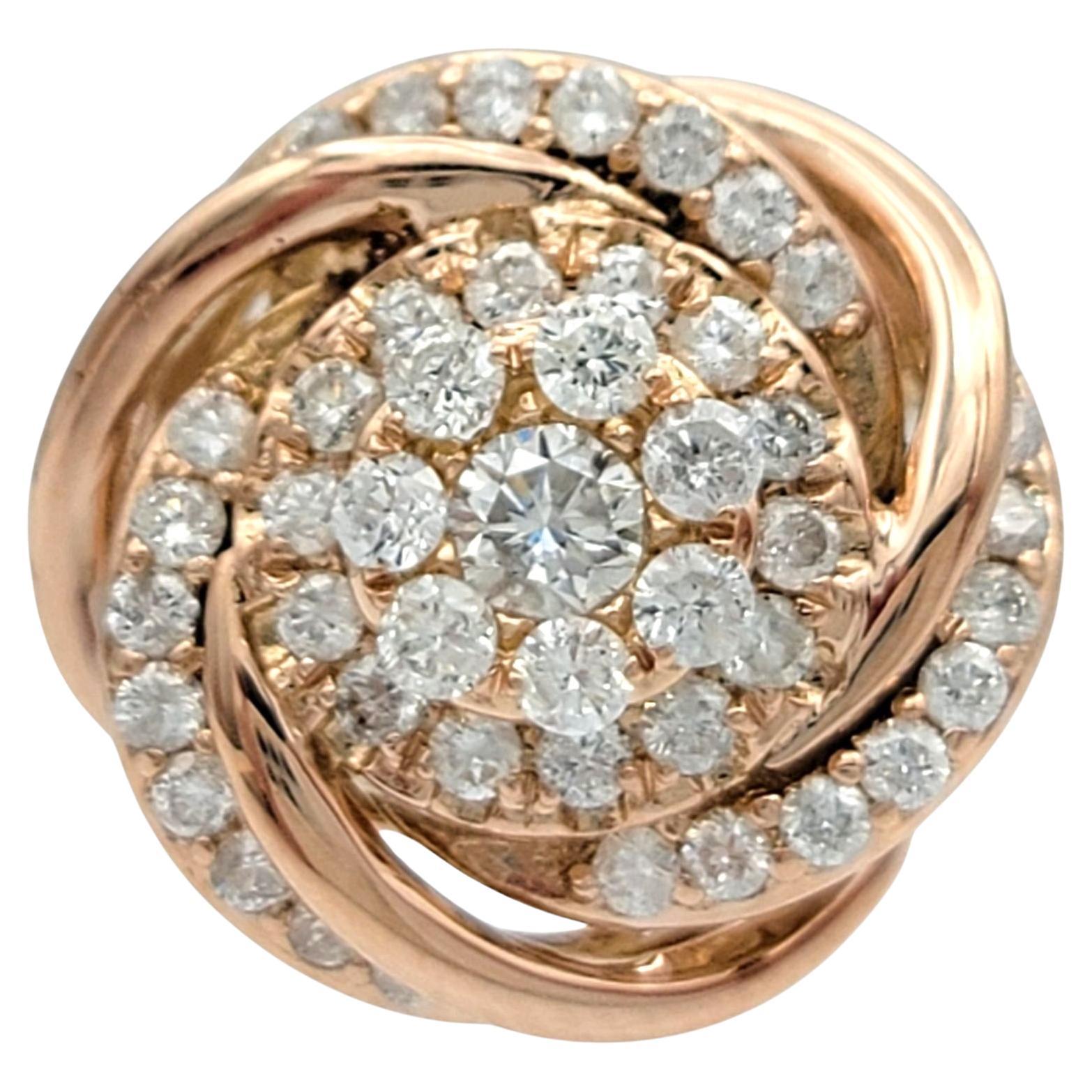 Anillo de Cóctel con Motivo Remolino de Diamantes Redondos en Oro Rosa Pulido de 14 Kilates