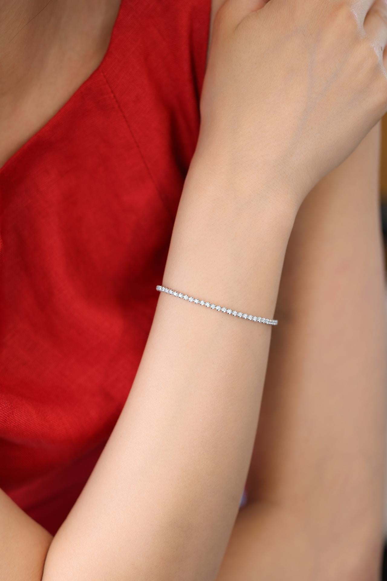 -18K White Gold 

-74 Round Diamonds 

-1.00 ct. 