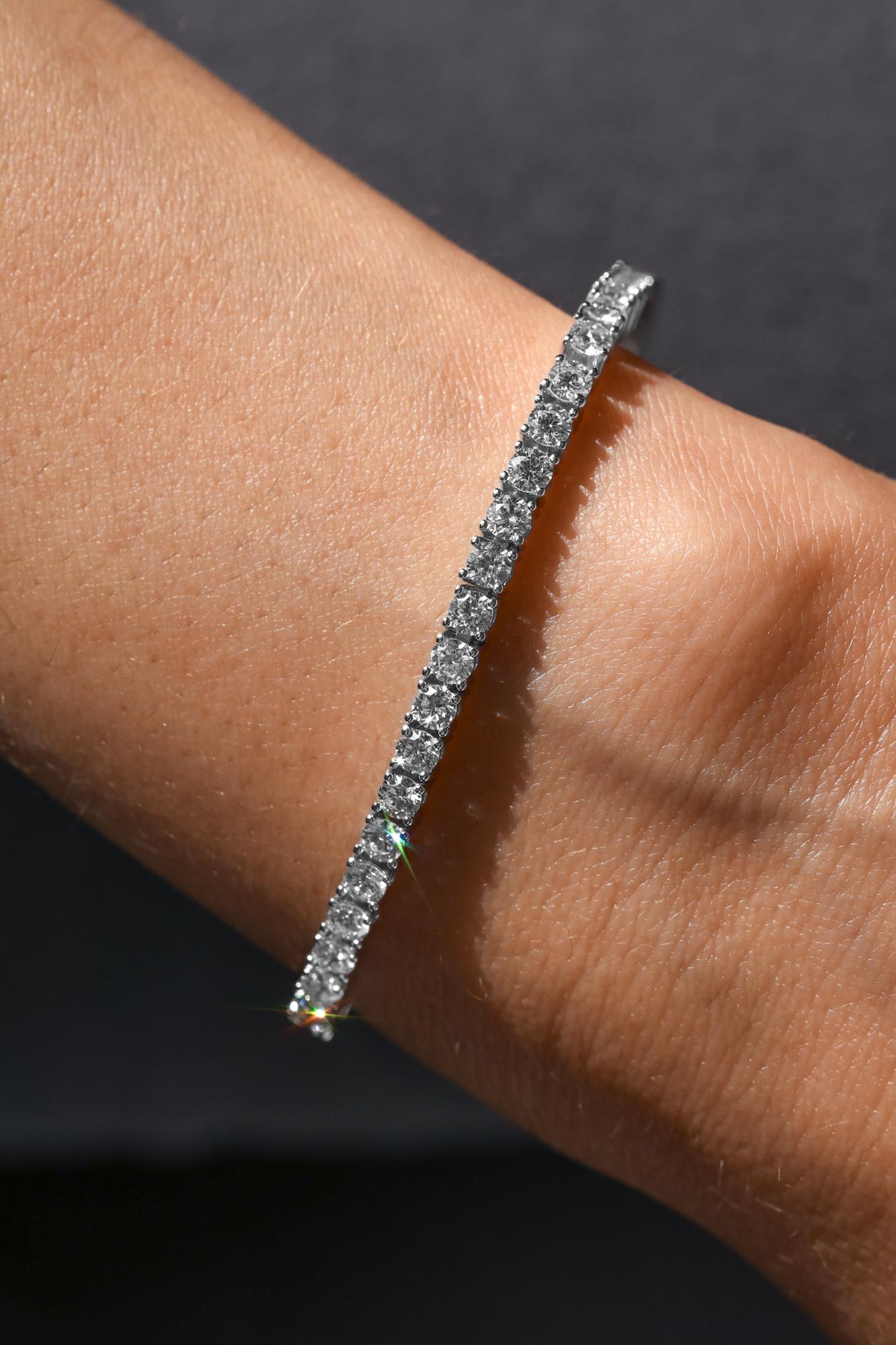 Femenino o masculino Pulsera de tenis de diamantes redondos 4,75 cts. en venta