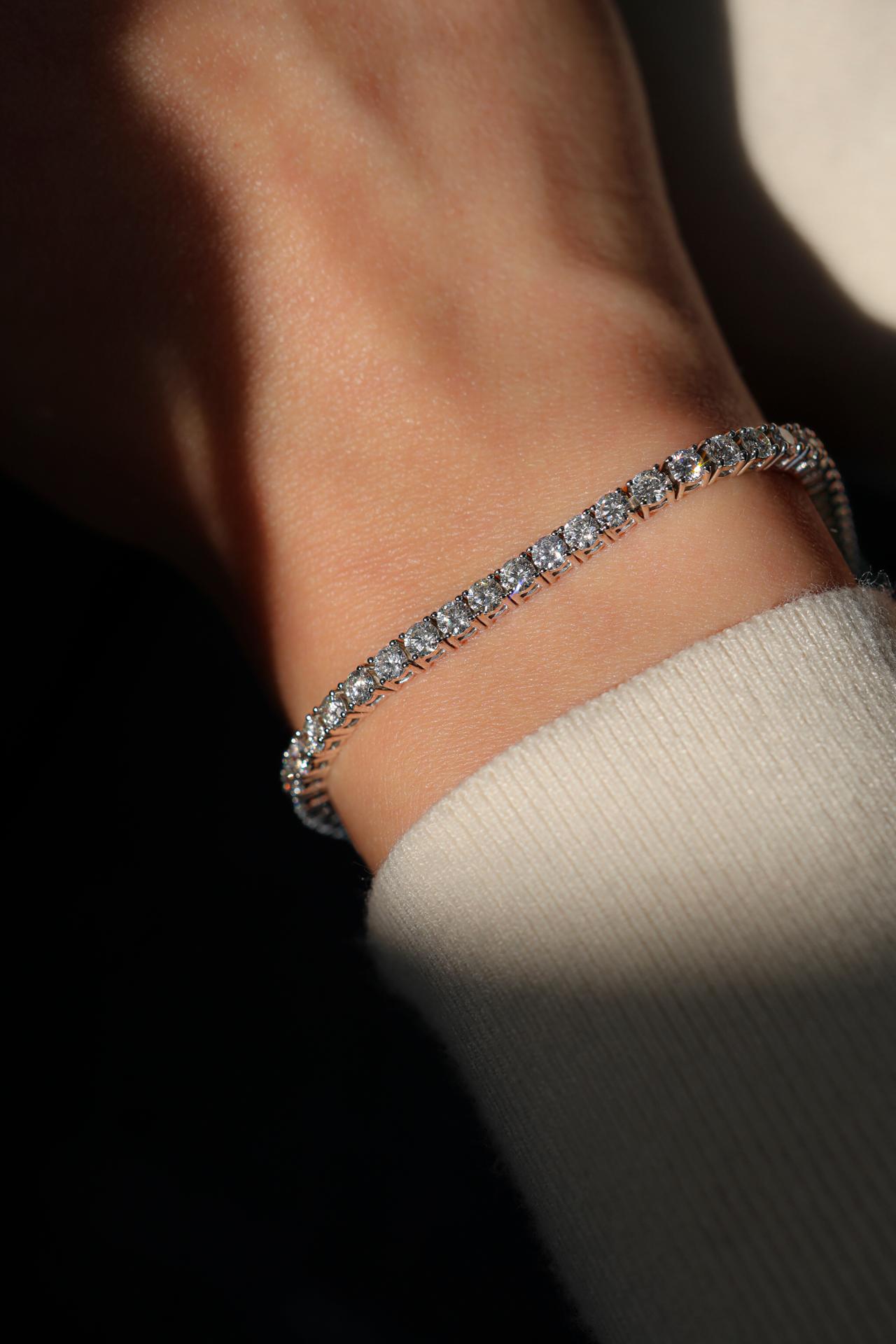 Rundes Diamant-Tennisarmband 5,71 Karat. im Zustand „Neu“ im Angebot in Los Angeles, CA