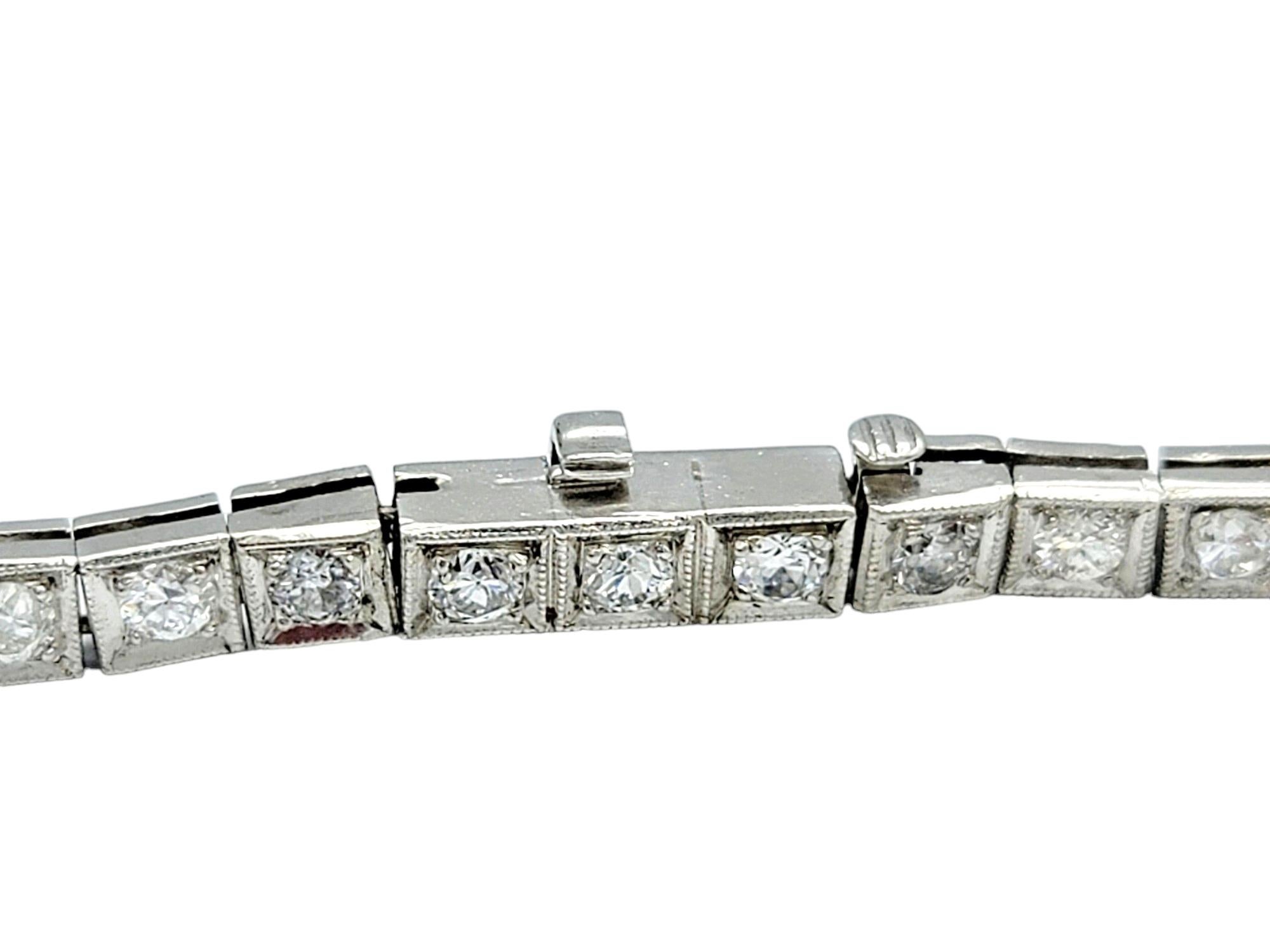 Pulsera de Tenis de Diamantes Redondos con Diseño Milgrain Cuadrado Engastada en Platino Corte redondo en venta