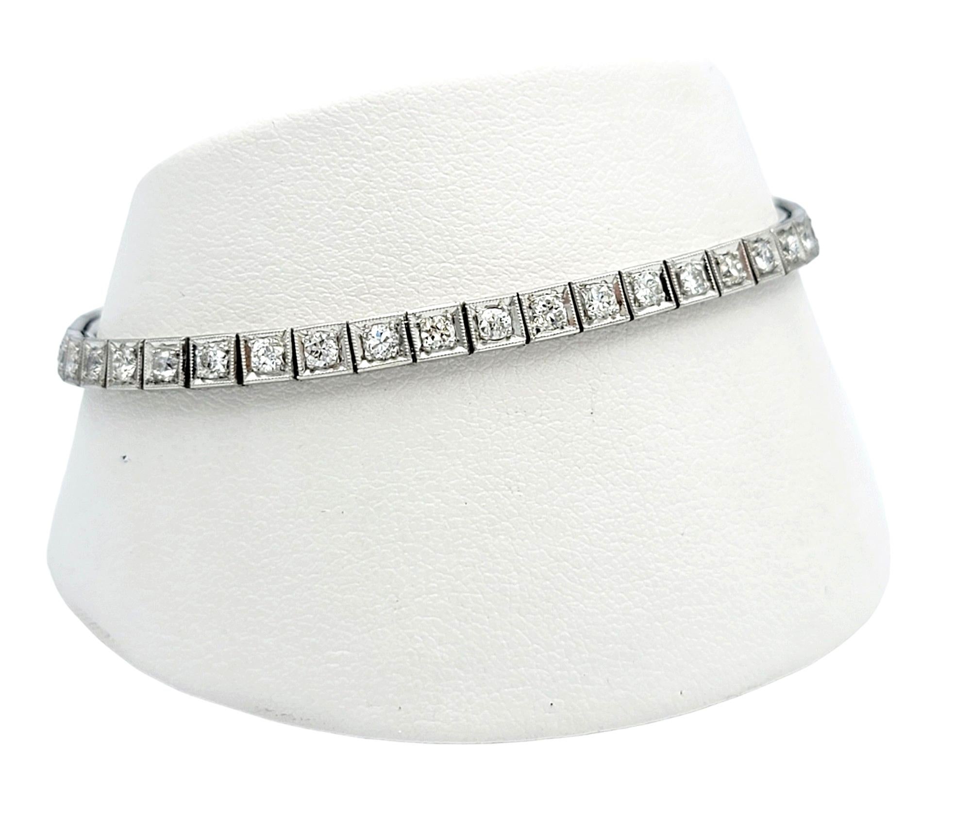 Pulsera de Tenis de Diamantes Redondos con Diseño Milgrain Cuadrado Engastada en Platino en venta 1