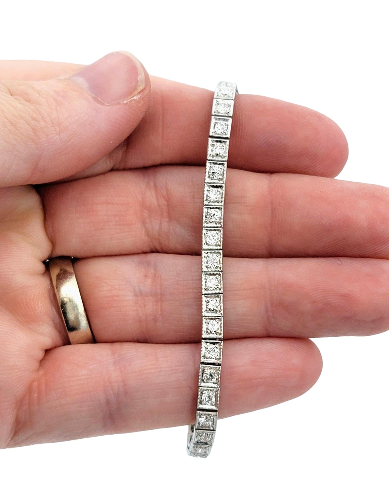 Pulsera de Tenis de Diamantes Redondos con Diseño Milgrain Cuadrado Engastada en Platino en venta 2