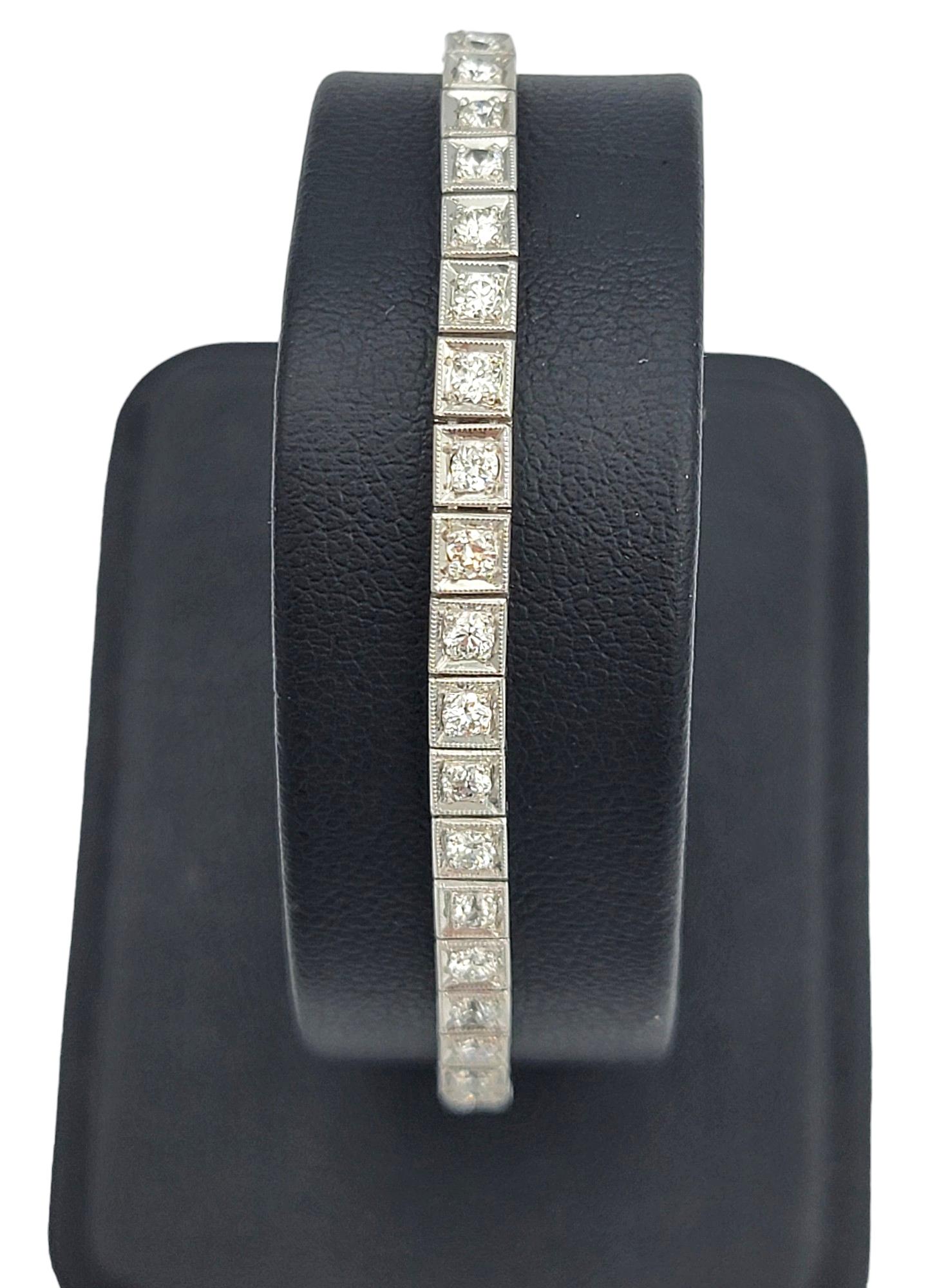 Pulsera de Tenis de Diamantes Redondos con Diseño Milgrain Cuadrado Engastada en Platino en venta 3