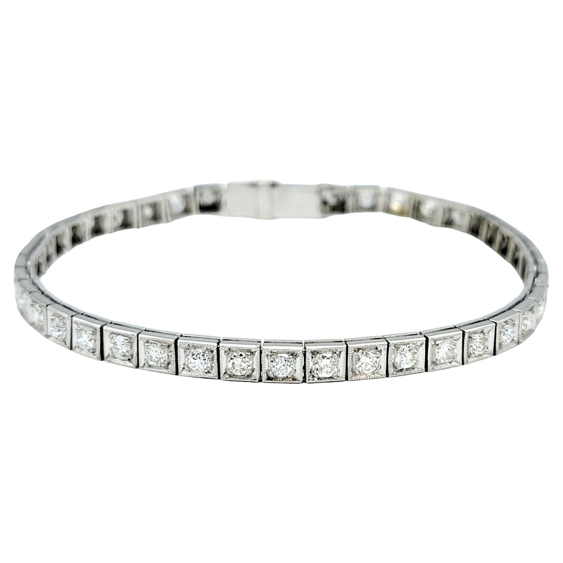 Bracciale tennis con diamanti rotondi e design quadrato con grani incastonati in platino