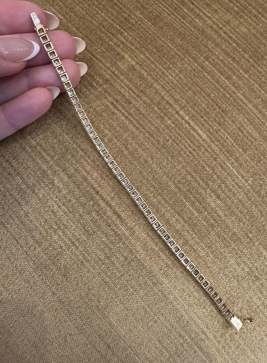Round Diamond Tennis Line Bracelet 5.00 Carat Total Weight in 18k Yellow Gold In Excellent Condition For Sale In La Jolla, CA