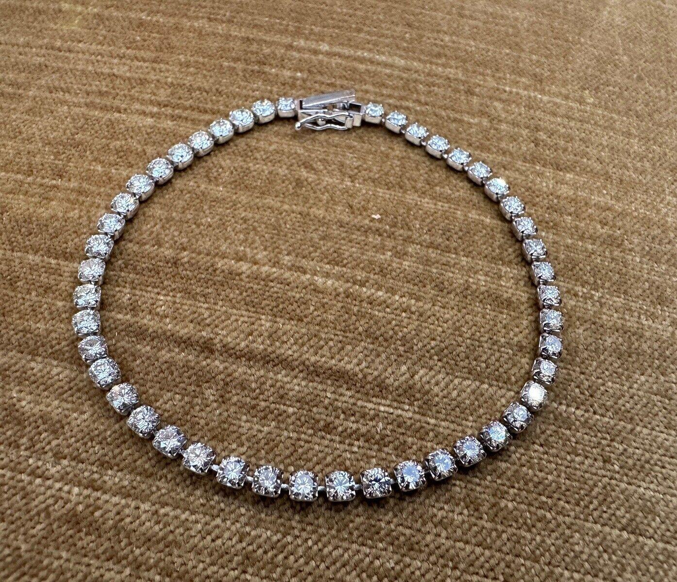 Rundes Diamant-Tennisarmband aus Platin mit 5,75 Karat Gesamtgewicht in Platin (Rundschliff) im Angebot