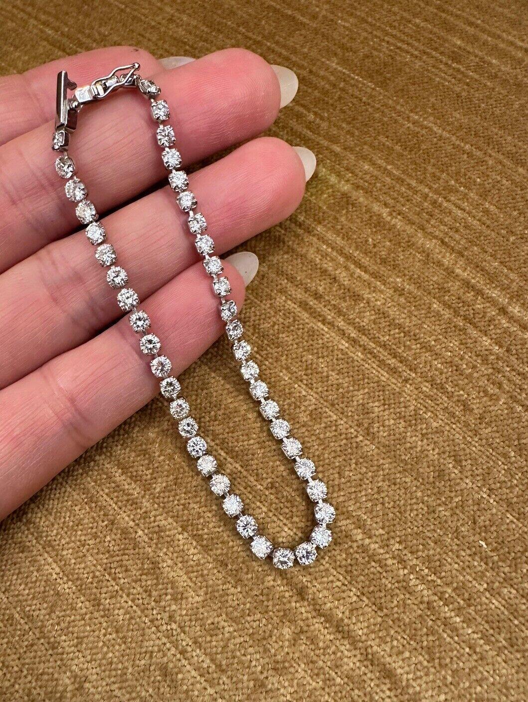 Round Diamond Tennis Line Bracelet 5.75 Carats Total Weight in Platinum In Excellent Condition For Sale In La Jolla, CA