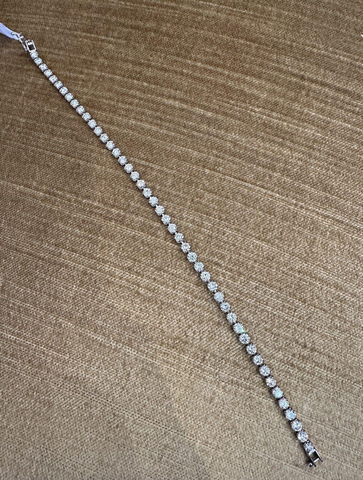 Women's Round Diamond Tennis Line Bracelet 5.75 Carats Total Weight in Platinum For Sale