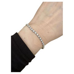 Rundes Diamant-Tennisarmband aus Platin mit 5,75 Karat Gesamtgewicht in Platin