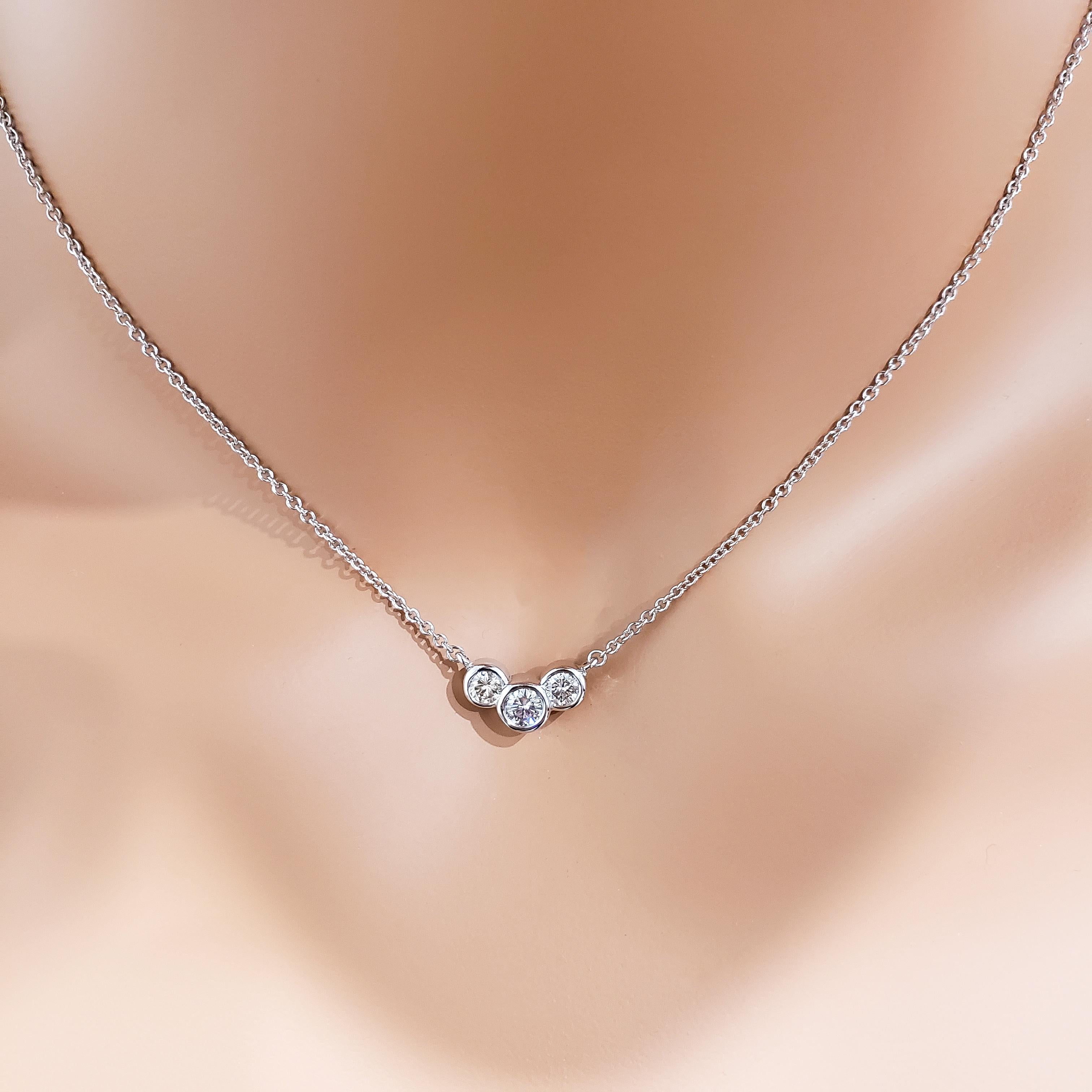 Round Diamond Three-Stone Pendant Necklace In New Condition In New York, NY