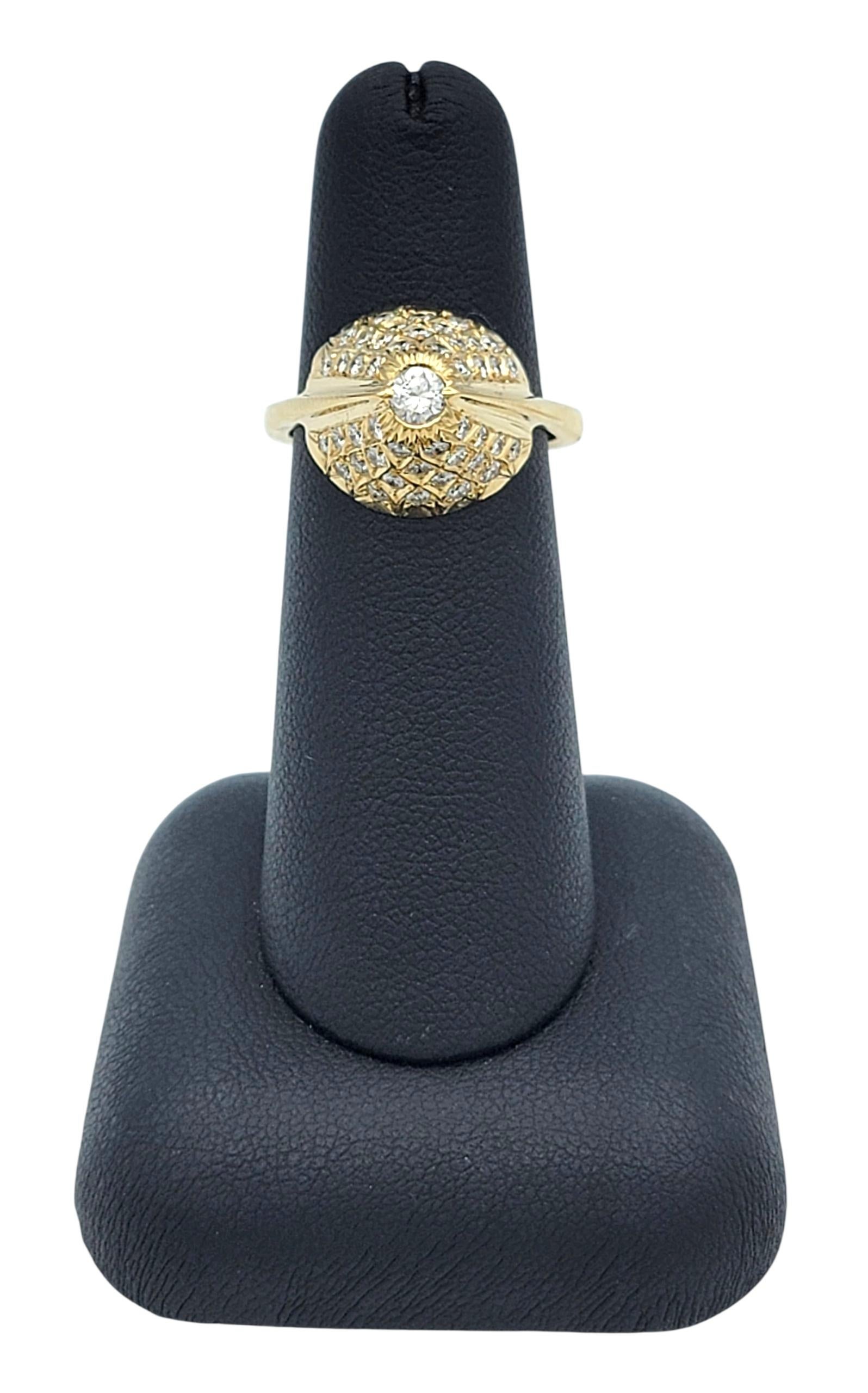 Bague de cocktail en or jaune 14 carats avec diamant rond et dôme triangulaire en vente 5
