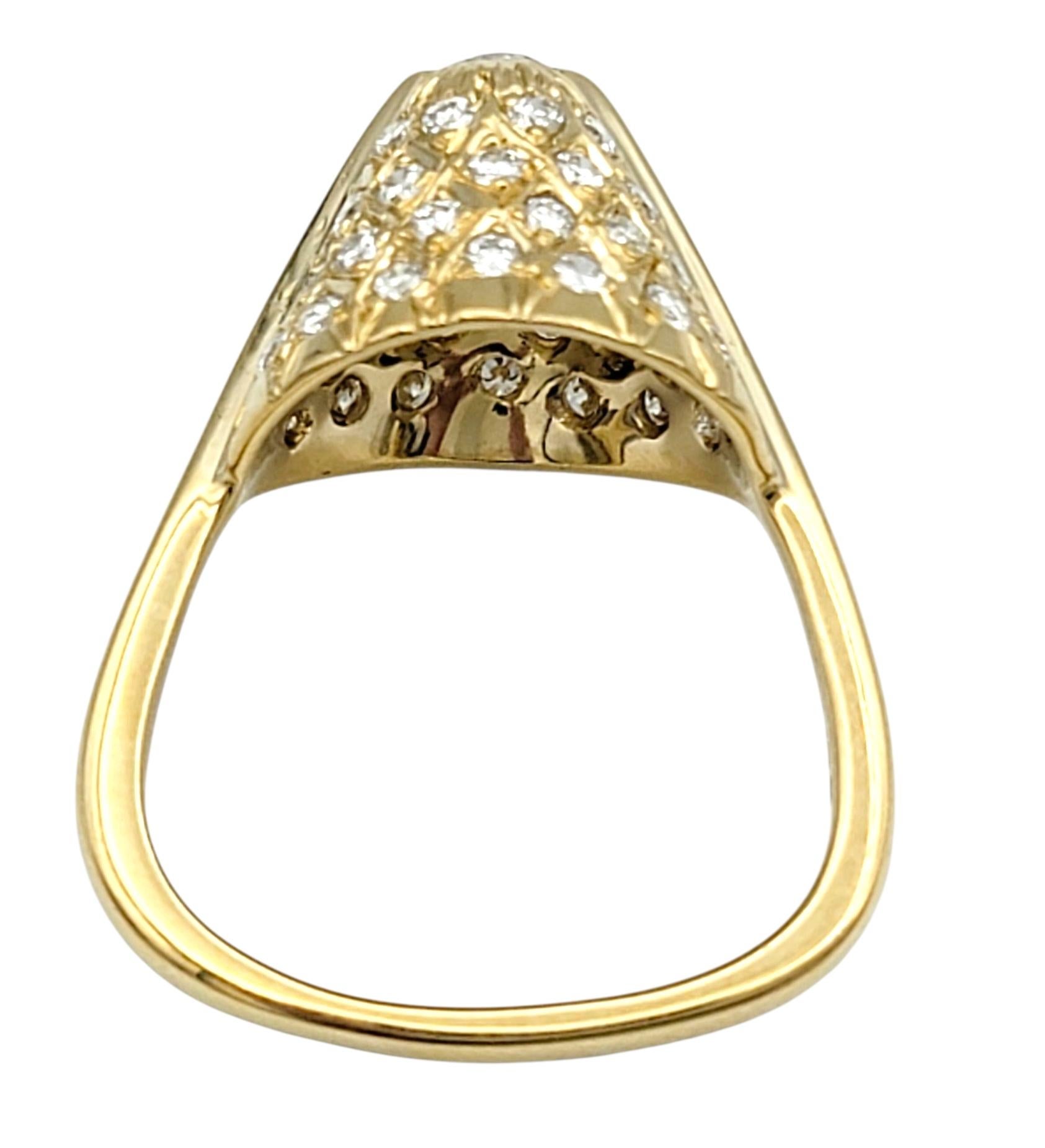 Bague de cocktail en or jaune 14 carats avec diamant rond et dôme triangulaire en vente 1