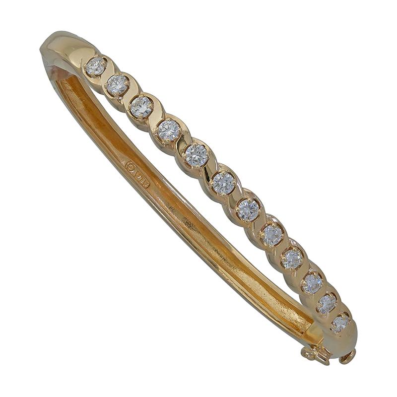 Runder Diamant-Verdrehter Armreif aus 18 Karat Gelbgold