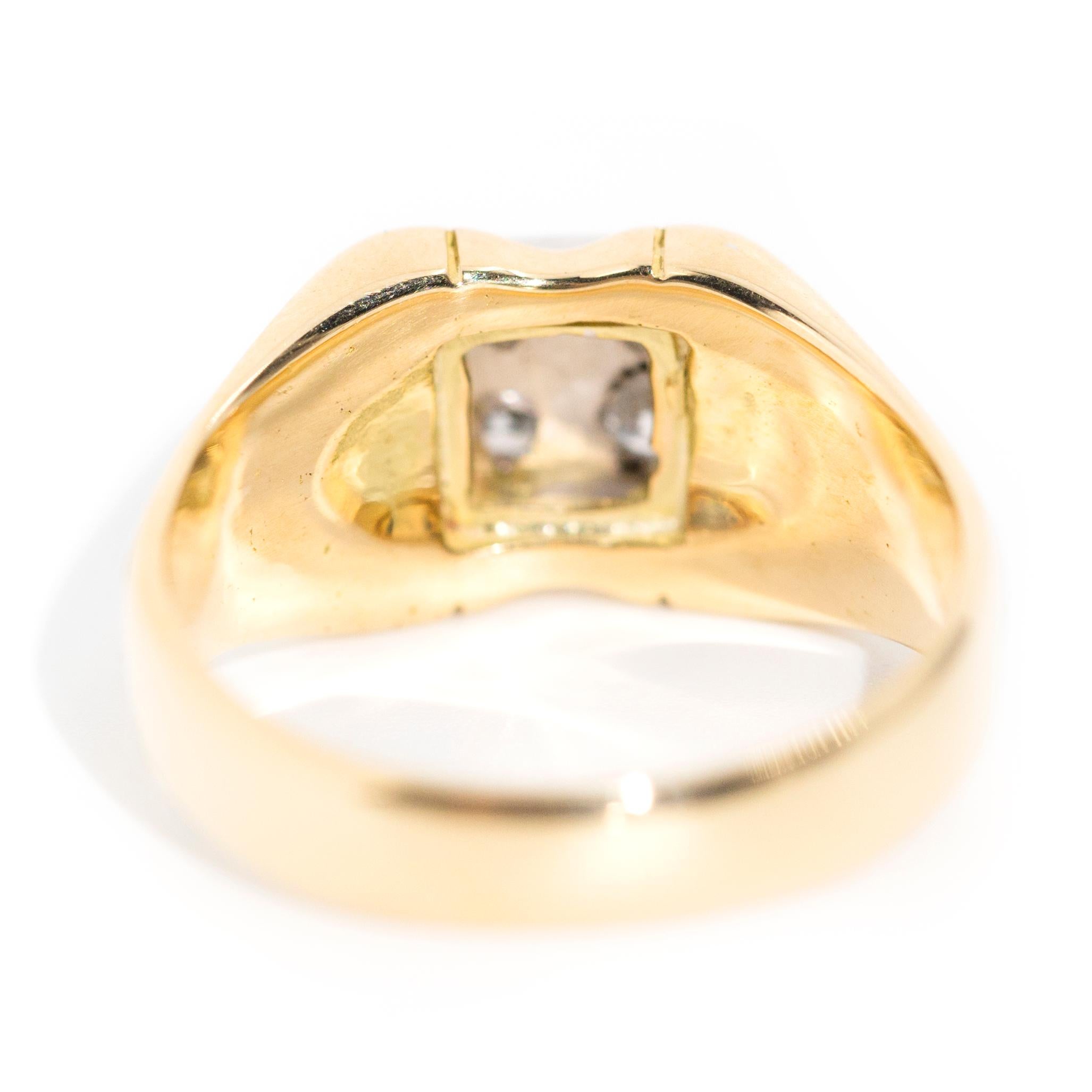 Round Diamond Vintage Men's Signet Ring in 18 Carat Yellow and White Gold In Good Condition In Hamilton, AU