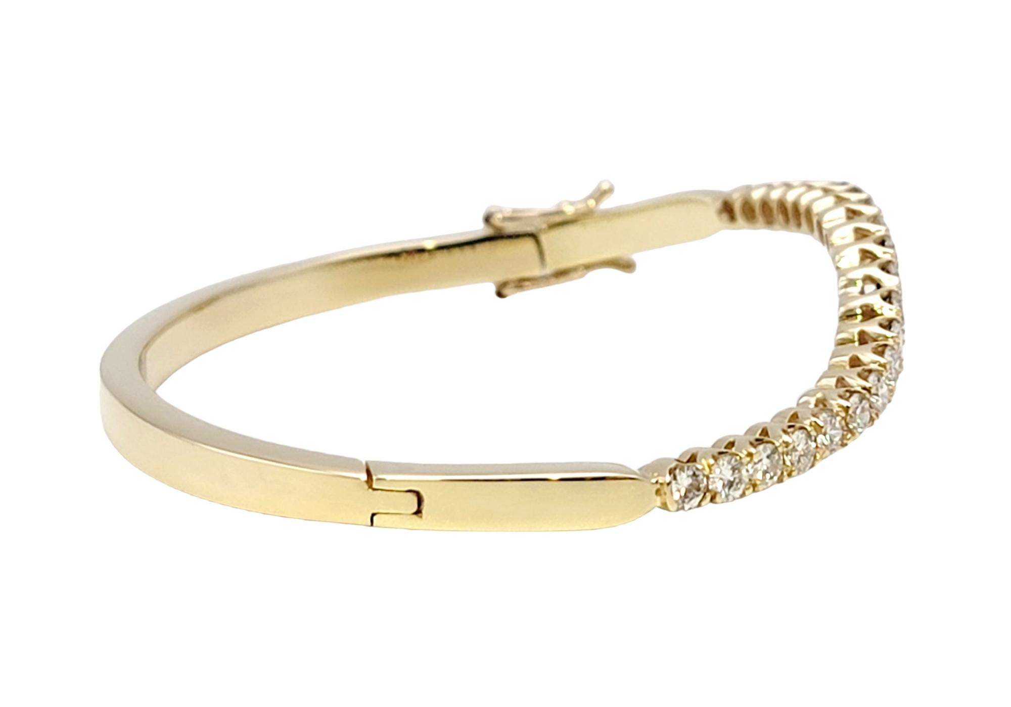 Round Diamond Wave Oval Hinged Bangle Bracelet in 14 Karat Yellow Gold In Good Condition For Sale In Scottsdale, AZ