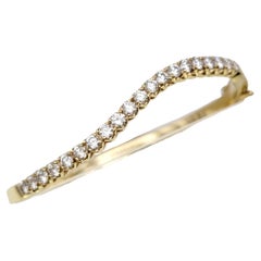 Vintage Round Diamond Wave Oval Hinged Bangle Bracelet in 14 Karat Yellow Gold