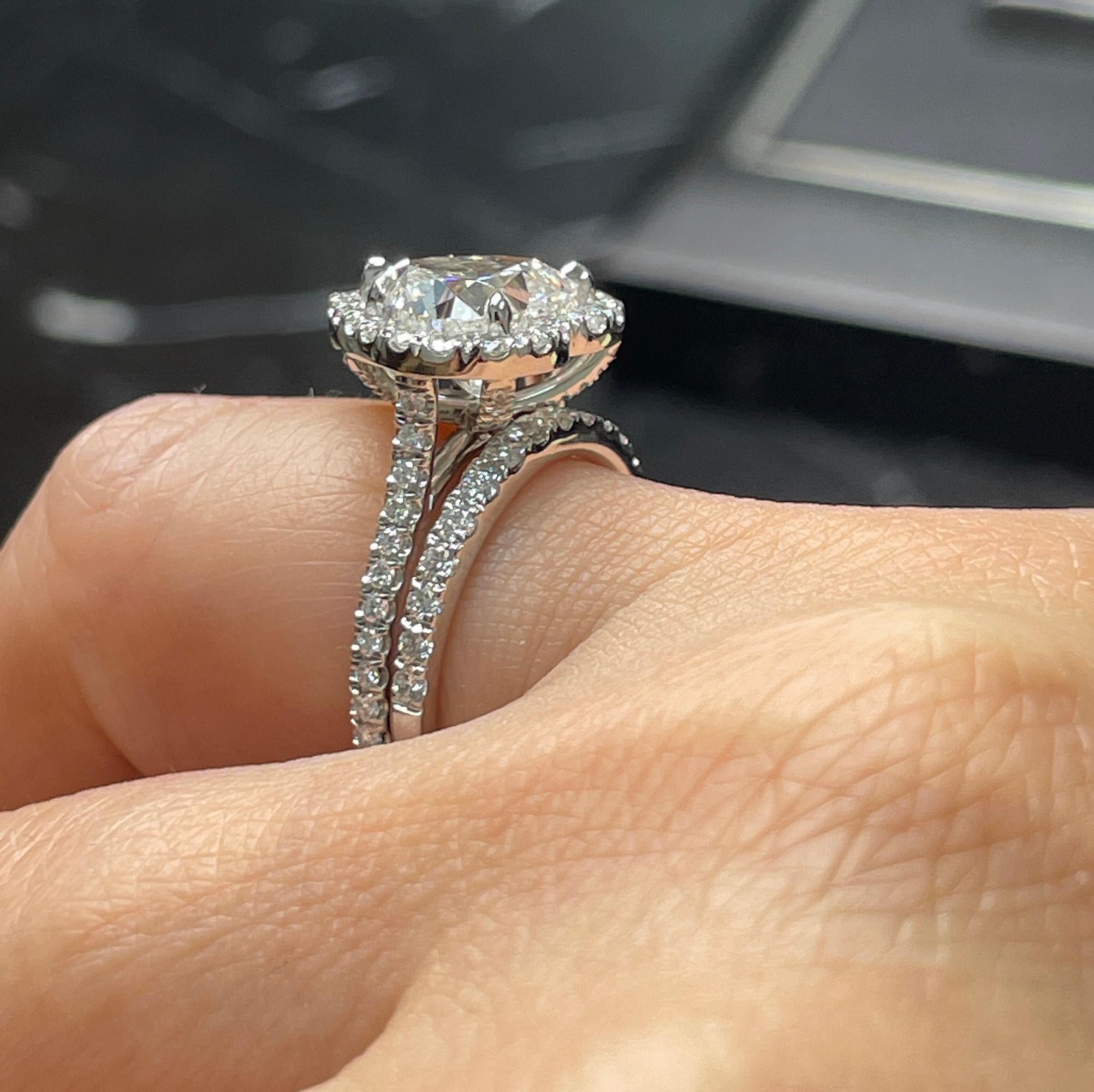 Runder Diamant-Ehering .35ct Pave 14k Weißgold Stapelbarer Jahrestag-Ring im Angebot 6
