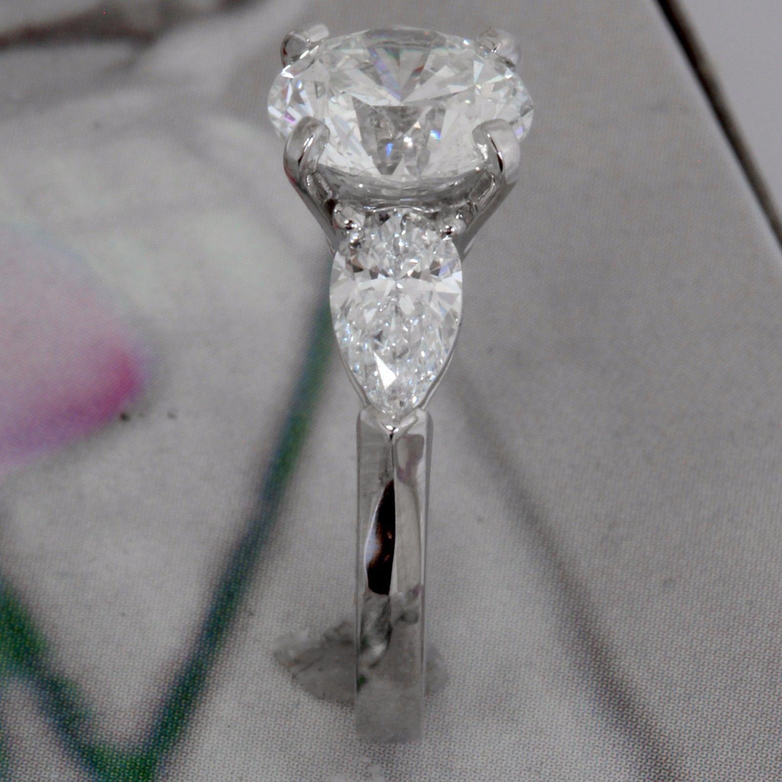 Runder Diamant-/Hochzeits-/Verlobungsring, 2,2 Karat Dreisteinring Damen im Angebot