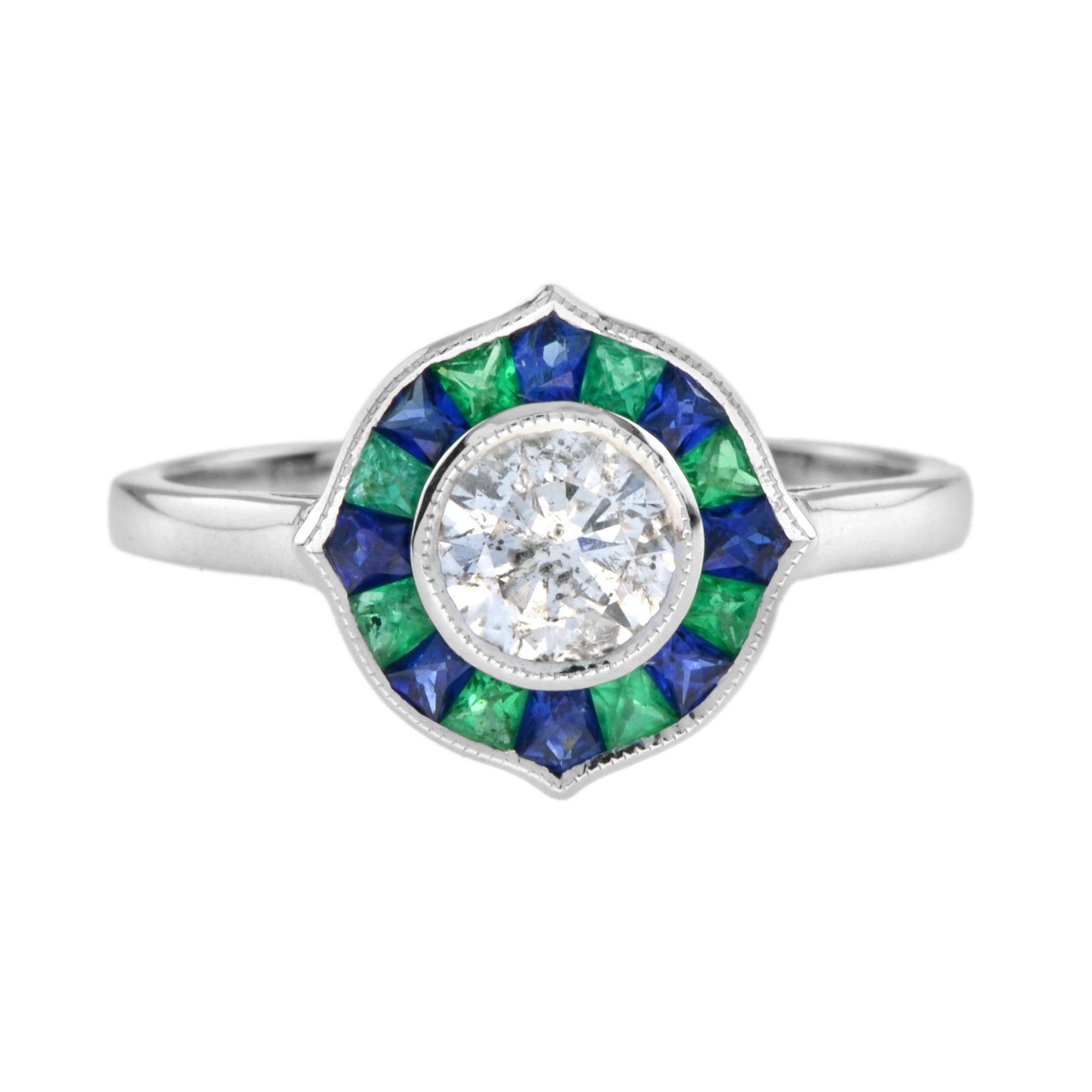 Este impresionante anillo con halo brilla en lustroso oro blanco y presenta un diamante redondo de 0,52 quilates en el centro con esmeralda y zafiro de talla francesa en hermosos diseños de halo. Adórnate con una joya de inspiración Art Déco en cada