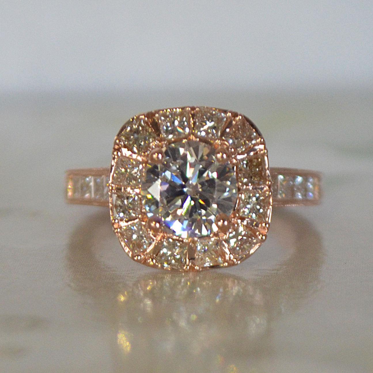 Runder Diamant mit Prinzessin Halo Verlobungsring Rose Gold, 1,45 Karat (Zeitgenössisch) im Angebot
