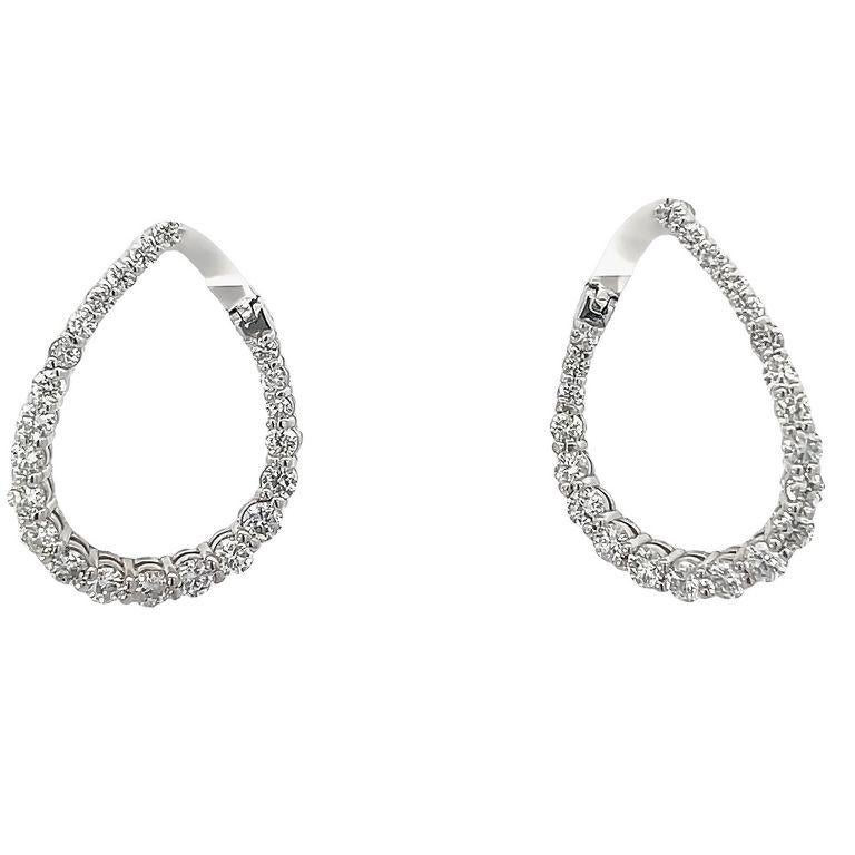 This pair of lever-back earrings are designed with a total of 2.55 carats of round diamonds that hangs from the ear. The modern design gives you another perspective of the setting round diamonds, which are lined up in a particular way that is the