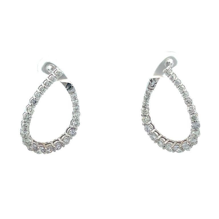 Round Cut Round Diamonds 2.55 Carat Set in 14K White Gold Lever Back Earrings For Sale